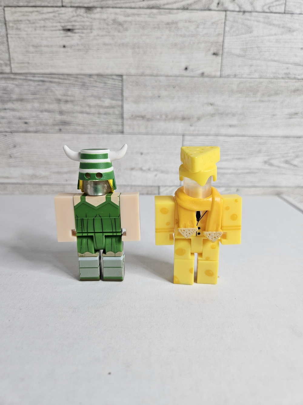 2 ROBLOX FIGURE FUNKY CHEESE FIGURE & CELEBRITY SERIES MISSSHU MISS SHU